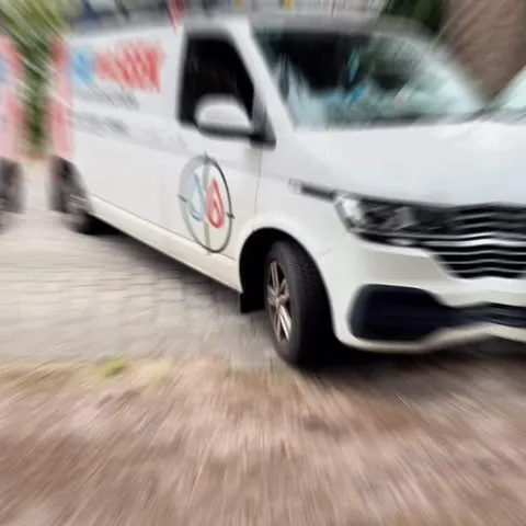 Leak and Seek van on site at a commercial property
